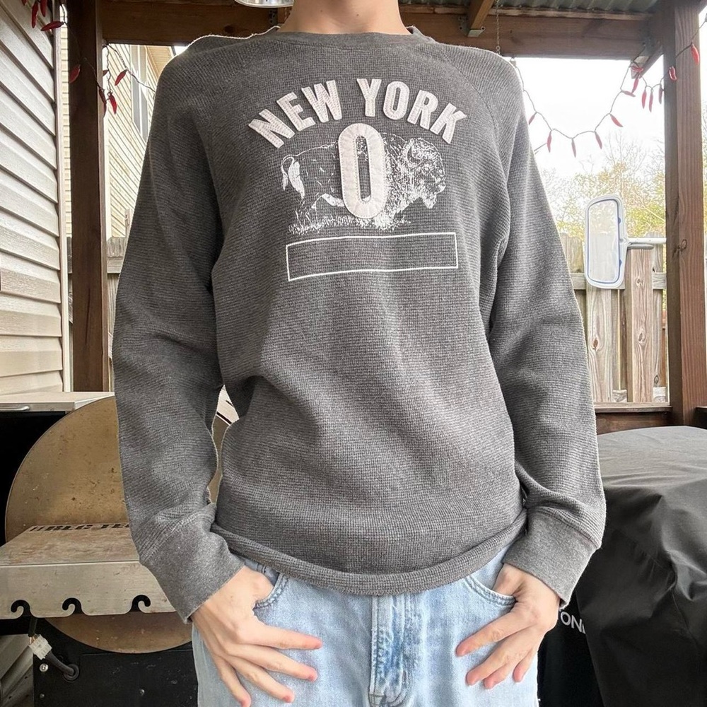 vintage y2k 2000s grey New York Buffalo Old Navy men’s long sleeve thermal!